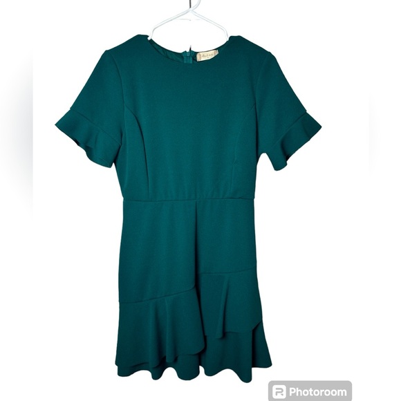 Altar'd State Dresses & Skirts - Altar'd State Short Sleeve Tiered Ruffled Mini Dress Size Medium Green NWT!